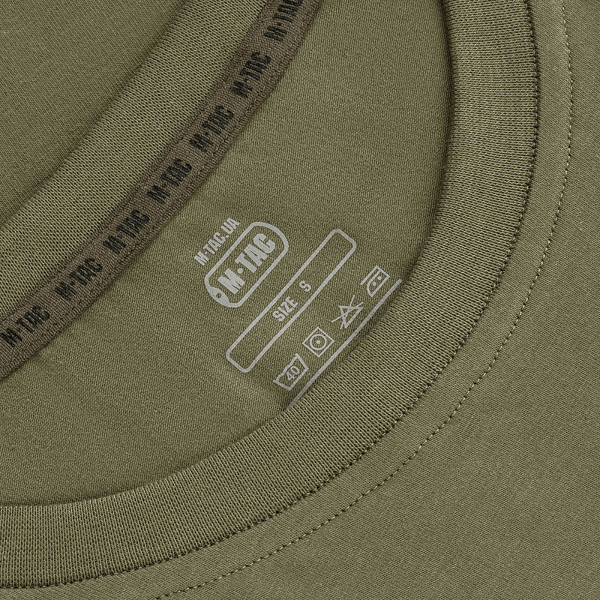 M-Tac Raglan T-Shirt 93/7 i olivengrøn med elastisk komfort og åndbarhed, detalje af label ved kraven, størrelse S