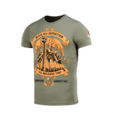 M-Tac T-shirt Black Sea Expedition i olivengrøn med tryk, fremstillet af 93% bomuld og 7% elastan, ideel til udendørs aktiviteter.