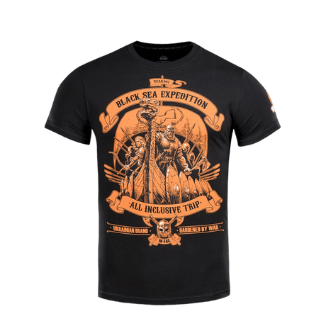 M-Tac T-shirt Black Sea Expedition i sort med orange print, ideel til hverdagsbrug og udendørs aktiviteter som jagt og fiskeri.
