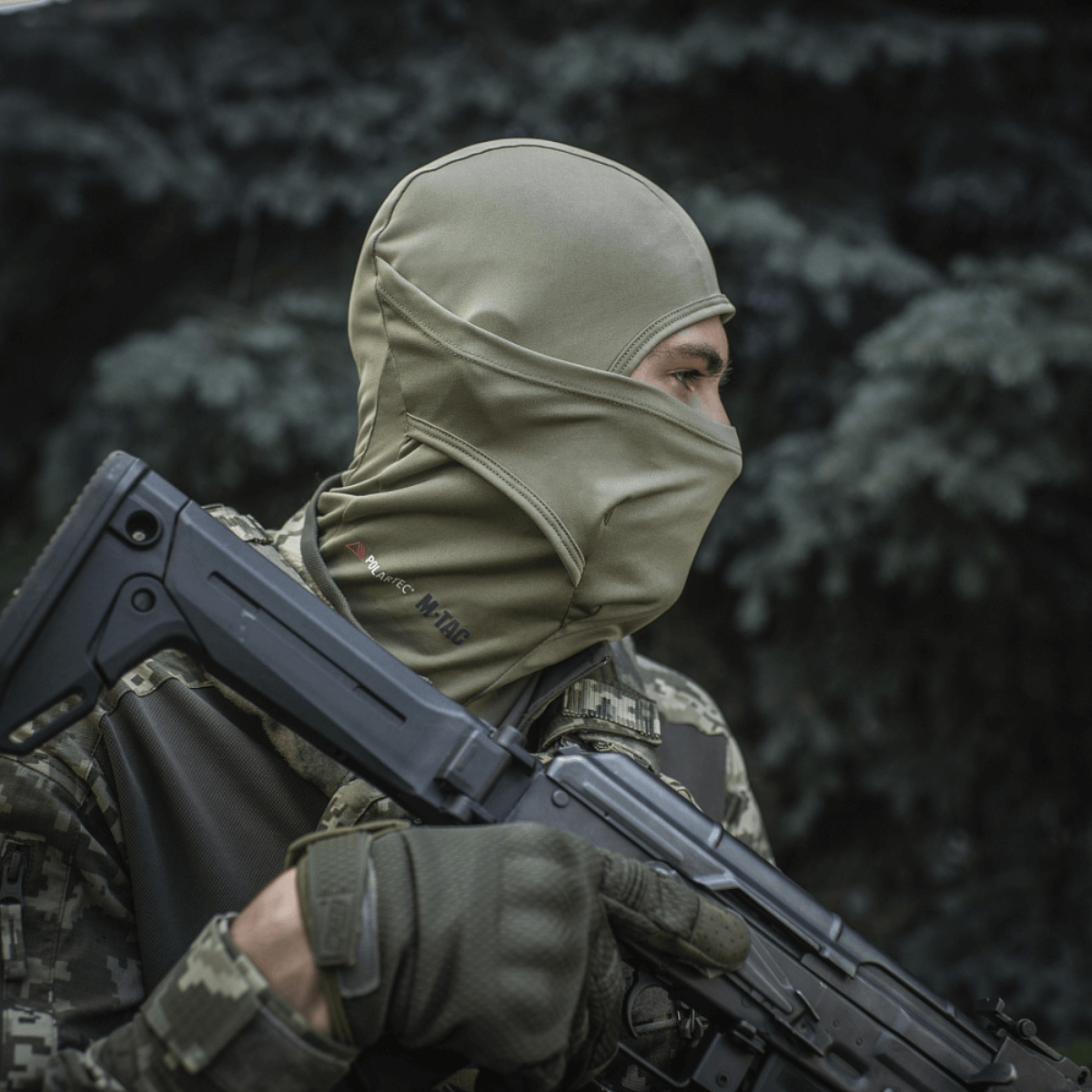 M-Tac Sweater-Ninja-Balaclava Premium beskytter ansigt og hoved i aktive omgivelser, lavet af Polartec® Power Dry materiale.