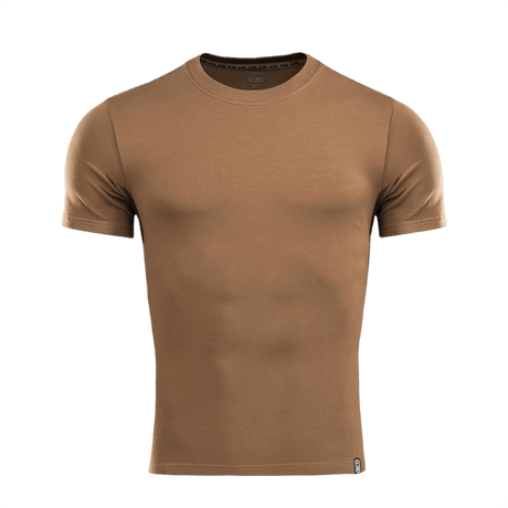 M-Tac T-shirt 93/7 i brun, lavet af 93% bomuld for komfort og 7% elastan for holdbarhed, ideel til både hverdag og aktiv brug.