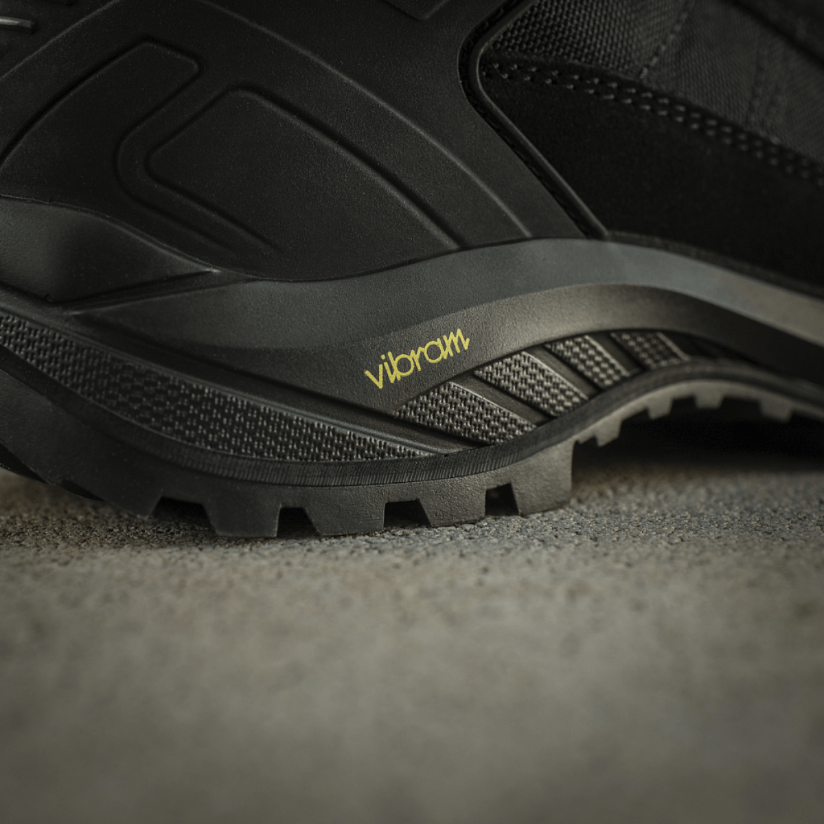 M-Tac Taktiske Demi-Season Støvler Pro Line med patenteret Vibram-sål for optimal greb og stabilitet på alle overflader.