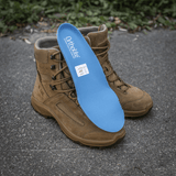 M-Tac Taktiske Sommerstøvler med OrthoLite® indlægssål på stenvæg.