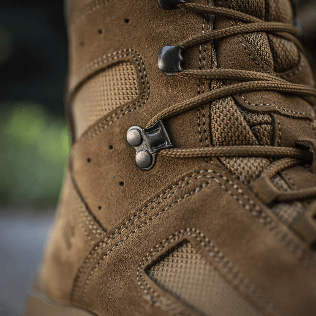 Nærbillede af M-Tac Taktiske Sommerstøvler i ruskind og Cordura® mesh, EU-produceret til komfort og holdbarhed.