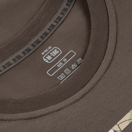 M-Tac T-Shirt Logo Langærmet med camouflage mønster og M-Tac logo på nakken, perfekt til hverdags- og taktiske aktiviteter.