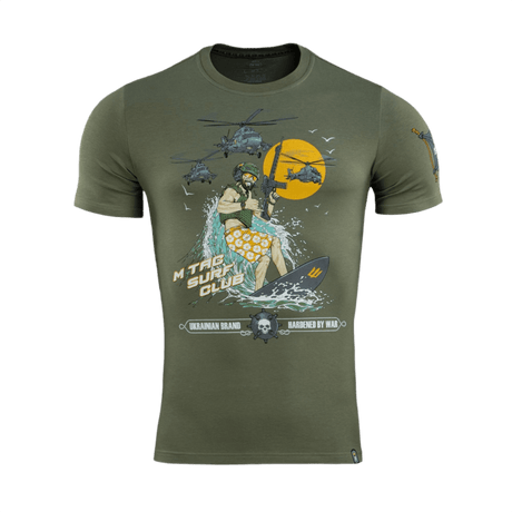 M-Tac T-Shirt Surf Club med ikonisk krigsfilm-inspireret design, inkluderer specialstyrkesoldat på surfbræt. Materiale: bomuld, elastan.