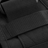 Nærbillede af skulderbånd på M-Tac Urban Line City Patrol Fastex Taske, der viser det slidstærke, vandafvisende materiale.