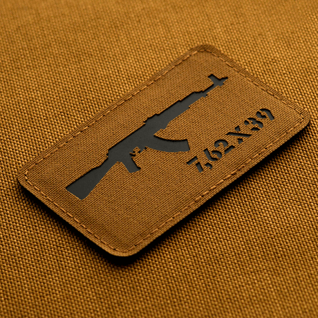 M-Tac AKM 7,62x39 Laser Cut Patch med Velcro fastgørelse, slidstærkt Cordura 500D materiale, egnet til militær og outdoor brug.