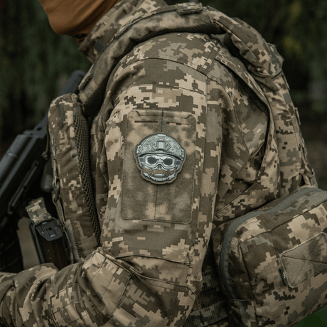 M-Tac Patch Emoji #4 på camouflagejakke med Velcro, sjov morale patch med 3D-effekt. Perfekt til udstyr eller tøj. PVC-materiale.