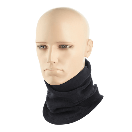 M-Tac Polartec Anatomic Tube Scarf vist på mannequin, lavet af slidstærk Polartec Micro Series fleece til beskyttelse mod kulde og vind.