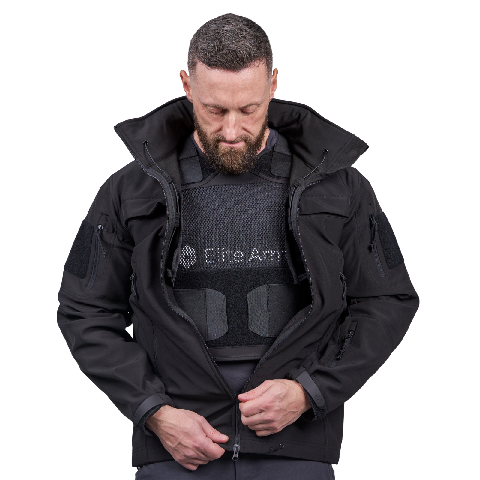Mand iført Elite Armor RX2 stik- og skudsikker vest set forfra med jakke over