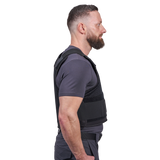 Mand iført RX2 stik- og skudsikker vest set i profil fra siden