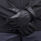 EA V.I.P snitsikre handsker set tæt på model